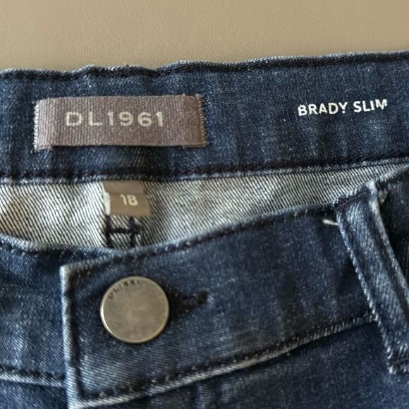 DL 1961 Boys Brady Slim Ultimate Straight Leg Jeans in Dark Nebulous Distressed. - Picture 6 of 9